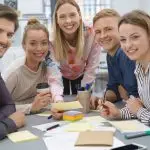 Ausbildung im Agrarhandel bei der Otte GmbH. Junges Team rund um einen Tisch