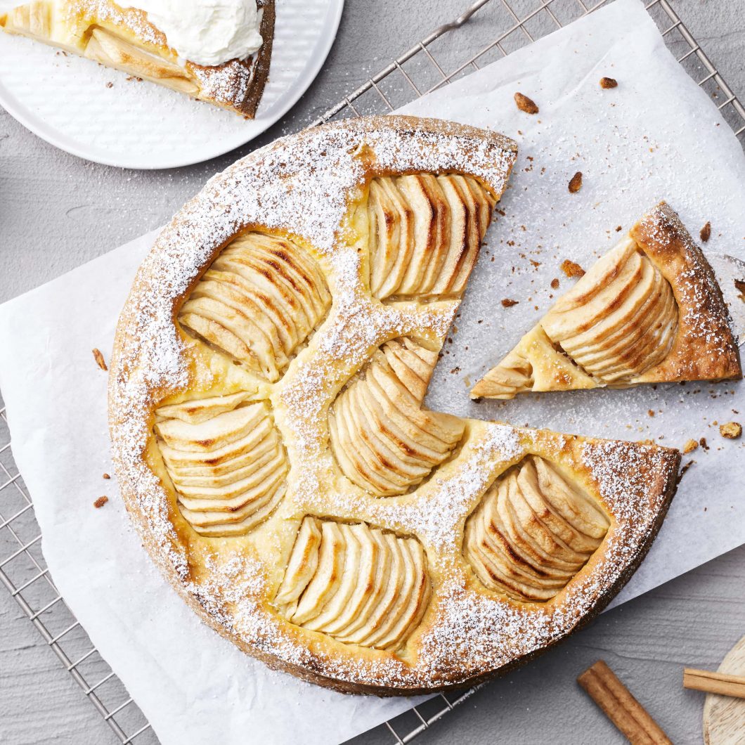 Saftiger Kartoffelkuchen mit Äpfeln